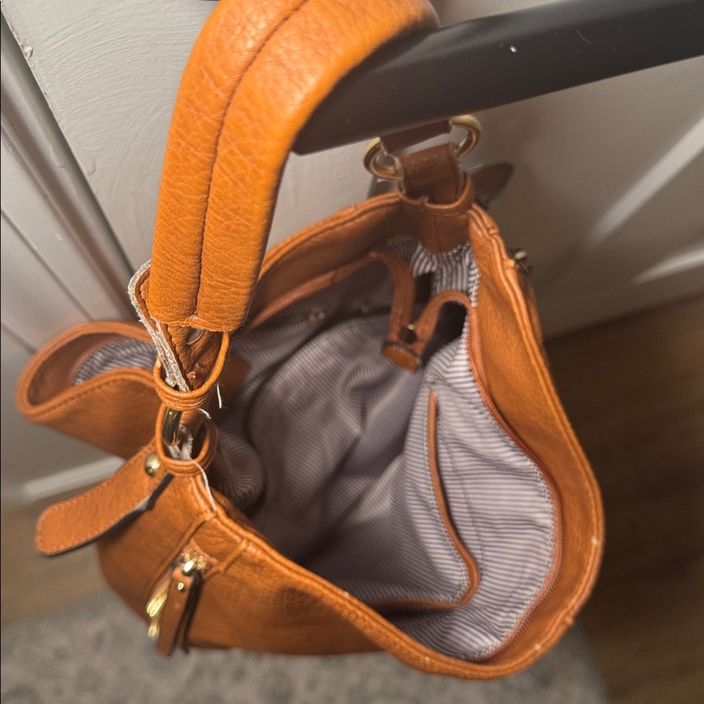 Elegant Brown Leather Hobo Bag - Picture 3 of 4